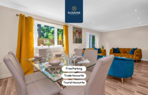 MUIRTON HOUSE, 4 Bed House, 4 Car Driveway, 2 Bathrooms, Smart TVs in every room, Fully Equipped Kitchen, Large Dining and Living Space, Rear Garden, Free WiFi, Mid to Long Stay Rates Available by SUN